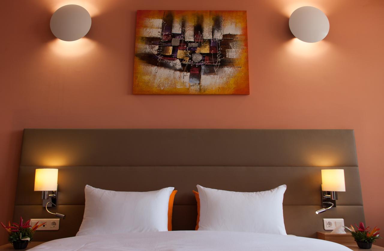 Bravia Hotel Ouagadougou Esterno foto